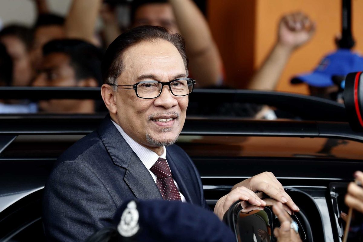 anwar-10th-prime-minister-malaysia